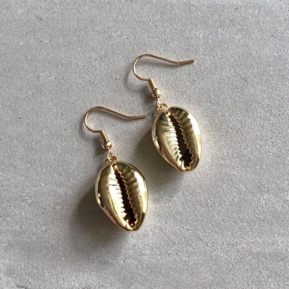 RESTOCKED IN NEW LISTING Cowrie Earrings - Picture 3 of 5